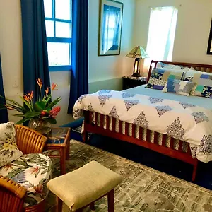 https://moody-blue-country-cottage-at-mini-resort-on-big-island.hotelsinhawaii.org