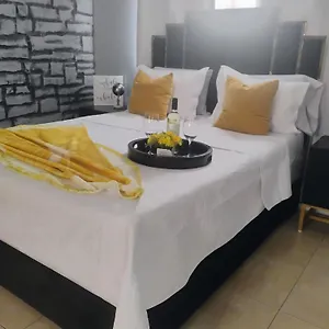 https://the-citrus-guesthouse-in-tampa.hotelstampa.org