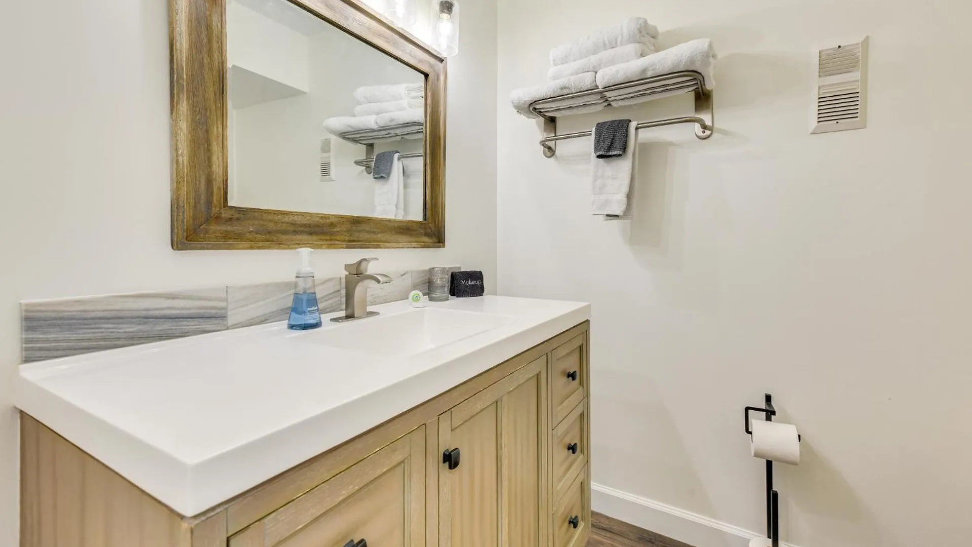 Apartment Airy Destin Condo With Pool - Walk To Private Beach! United States