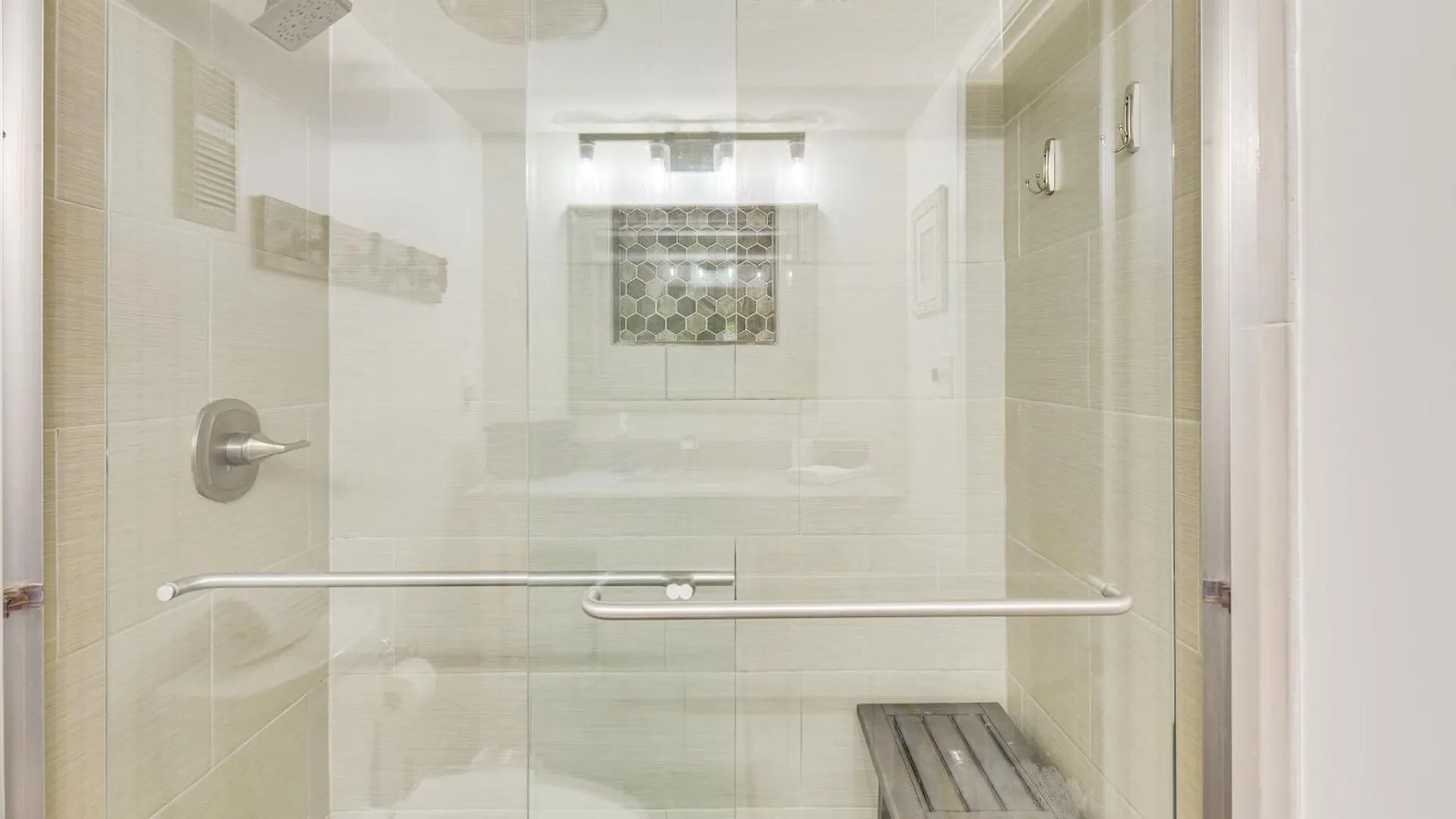 Airy Destin Condo With Pool - Walk To Private Beach! 0*,