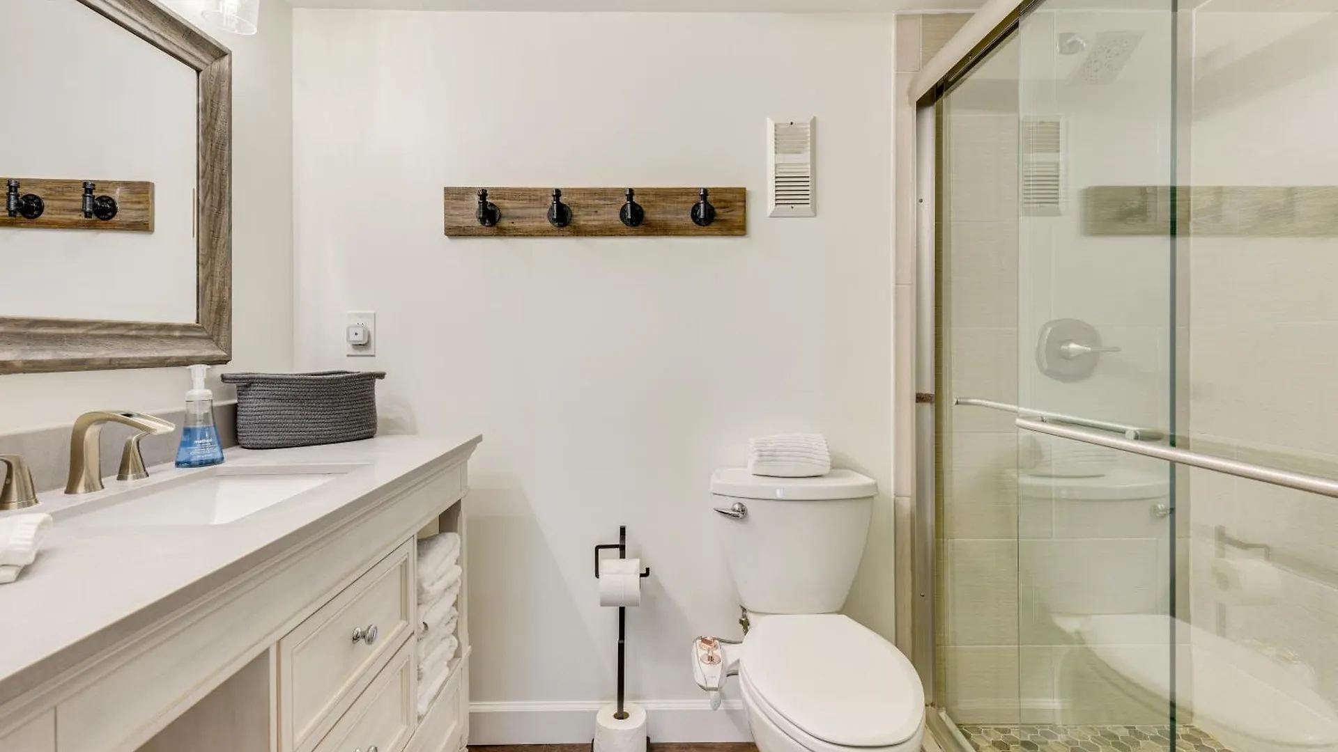 Apartment Airy Destin Condo With Pool - Walk To Private Beach!