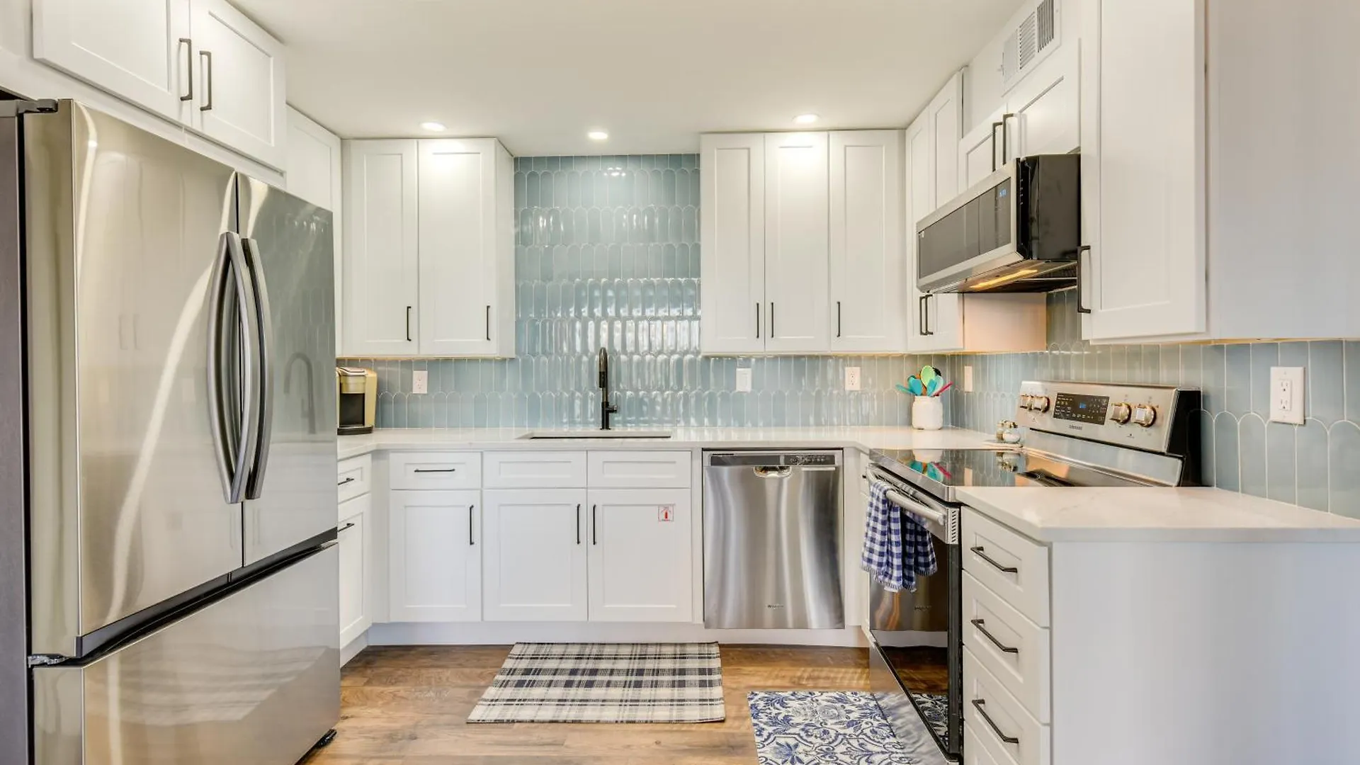 Airy Destin Condo With Pool - Walk To Private Beach! 0*,
