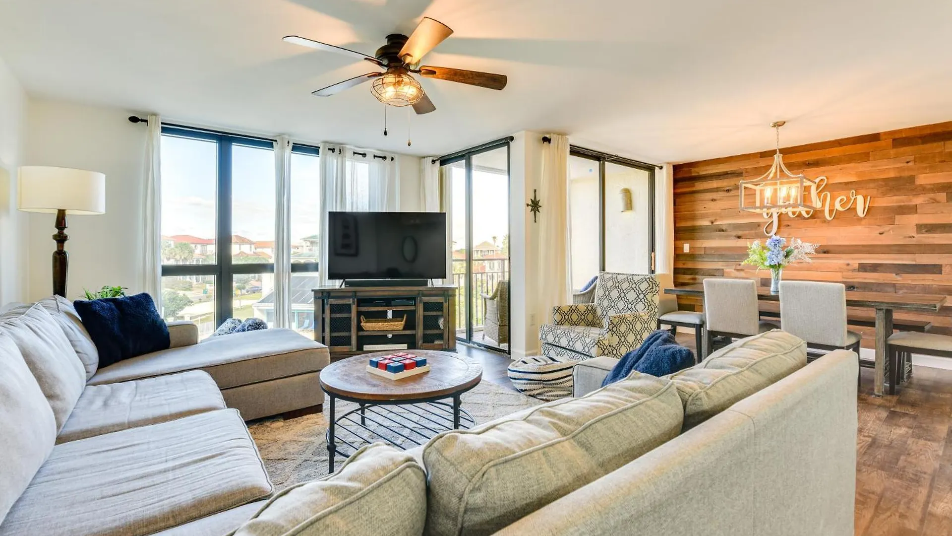 Airy Destin Condo With Pool - Walk To Private Beach!